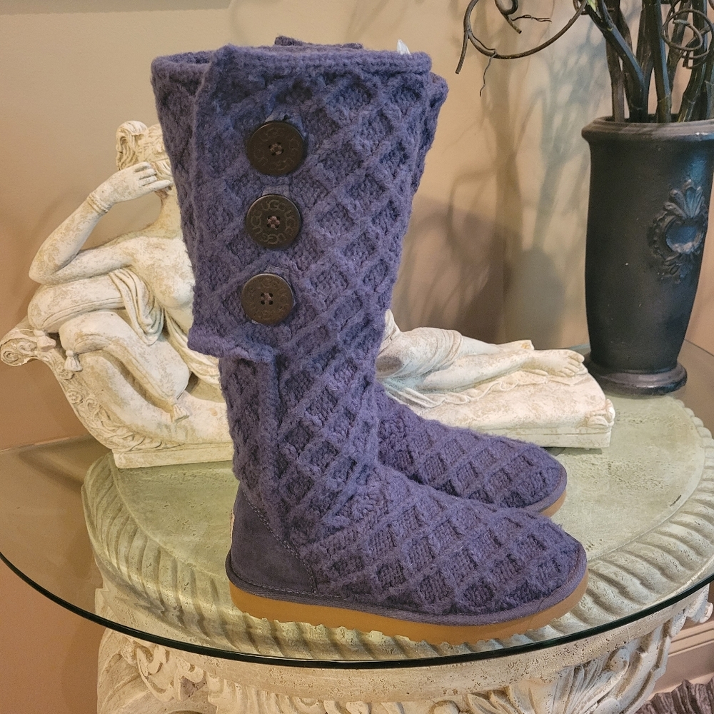Ugg Lattice Tall Cardi Boot in Navy Blue. Size 7. UGG S/N 3066. # 346